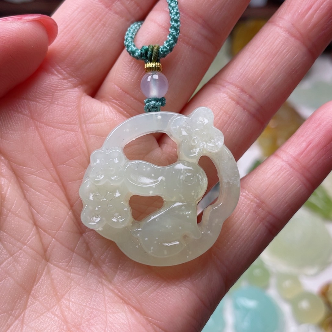 蛇纹石玉颈饰未镶嵌