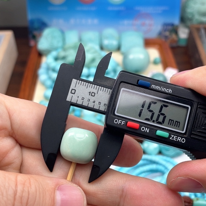 绿松石颈饰未镶嵌