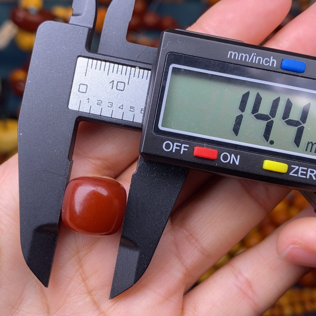 蜜蜡裸石未镶嵌蜜蜡