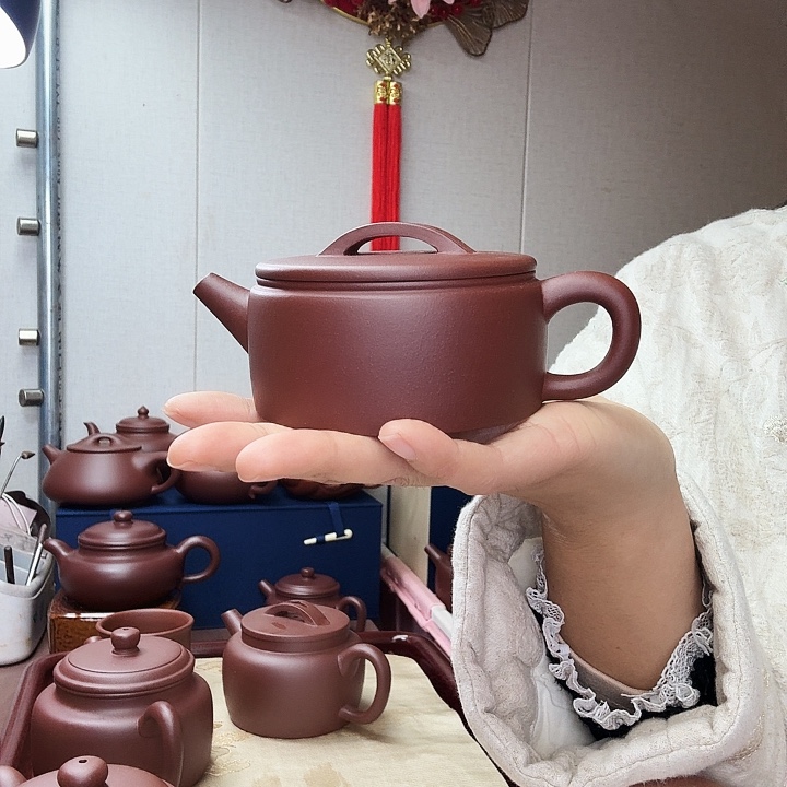 紫砂茶壶汉瓦半手微瑕180毫升，底槽清