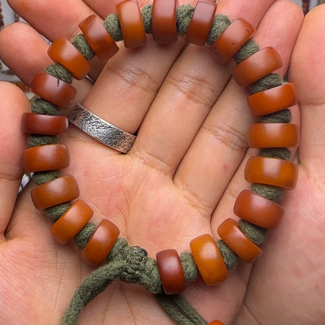 琥珀裸石未镶嵌dyfhhxjvjhg