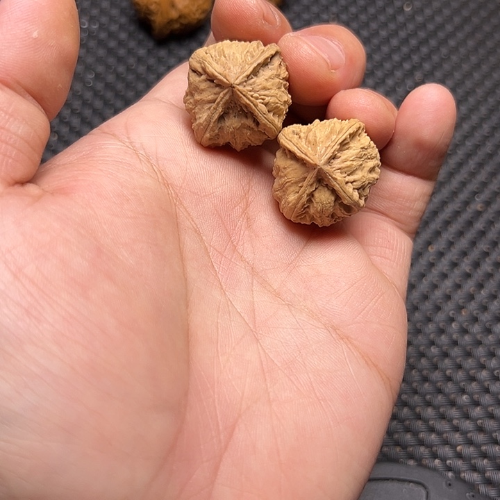 文玩核桃吊坠四棱