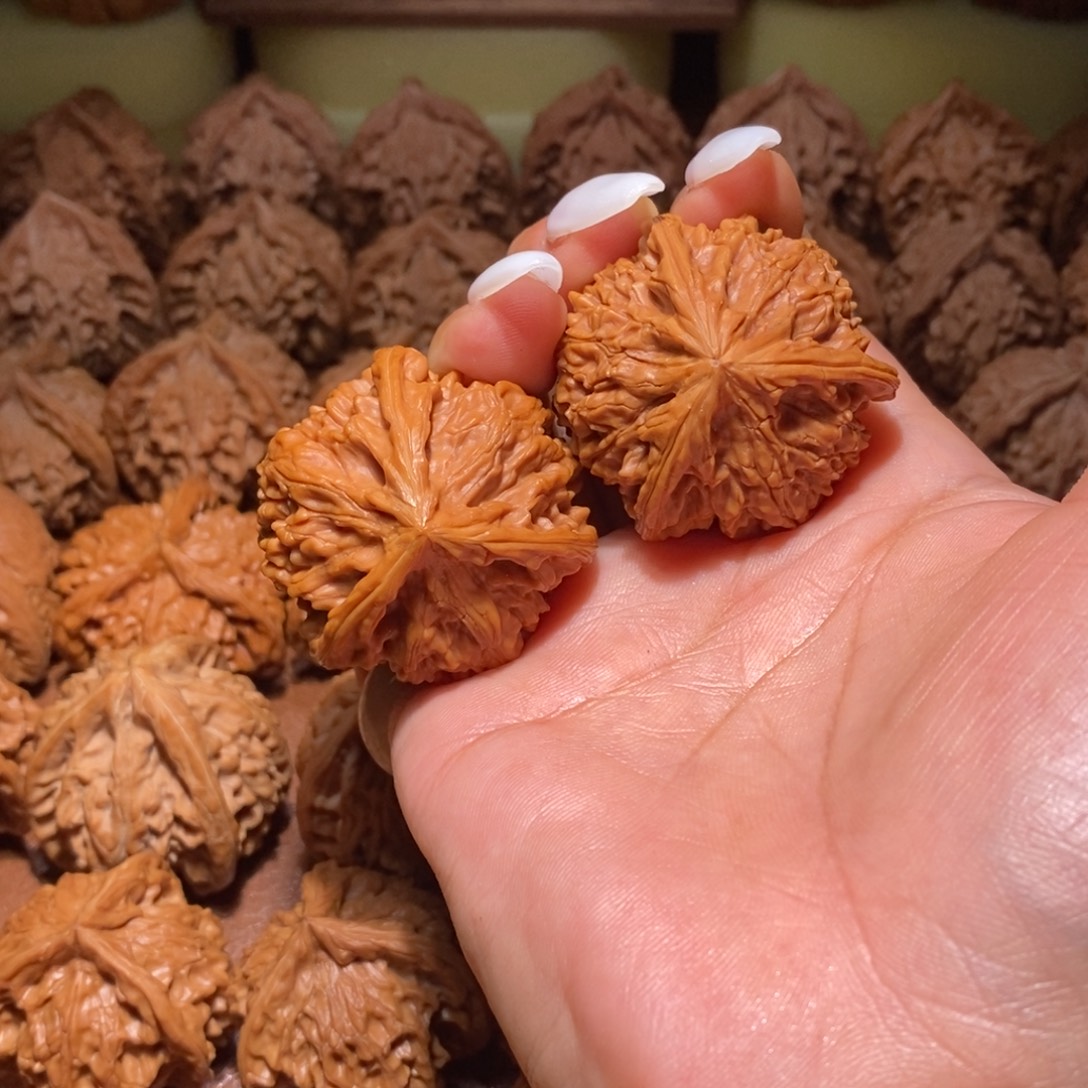 笑***笑文山文玩核桃手把件