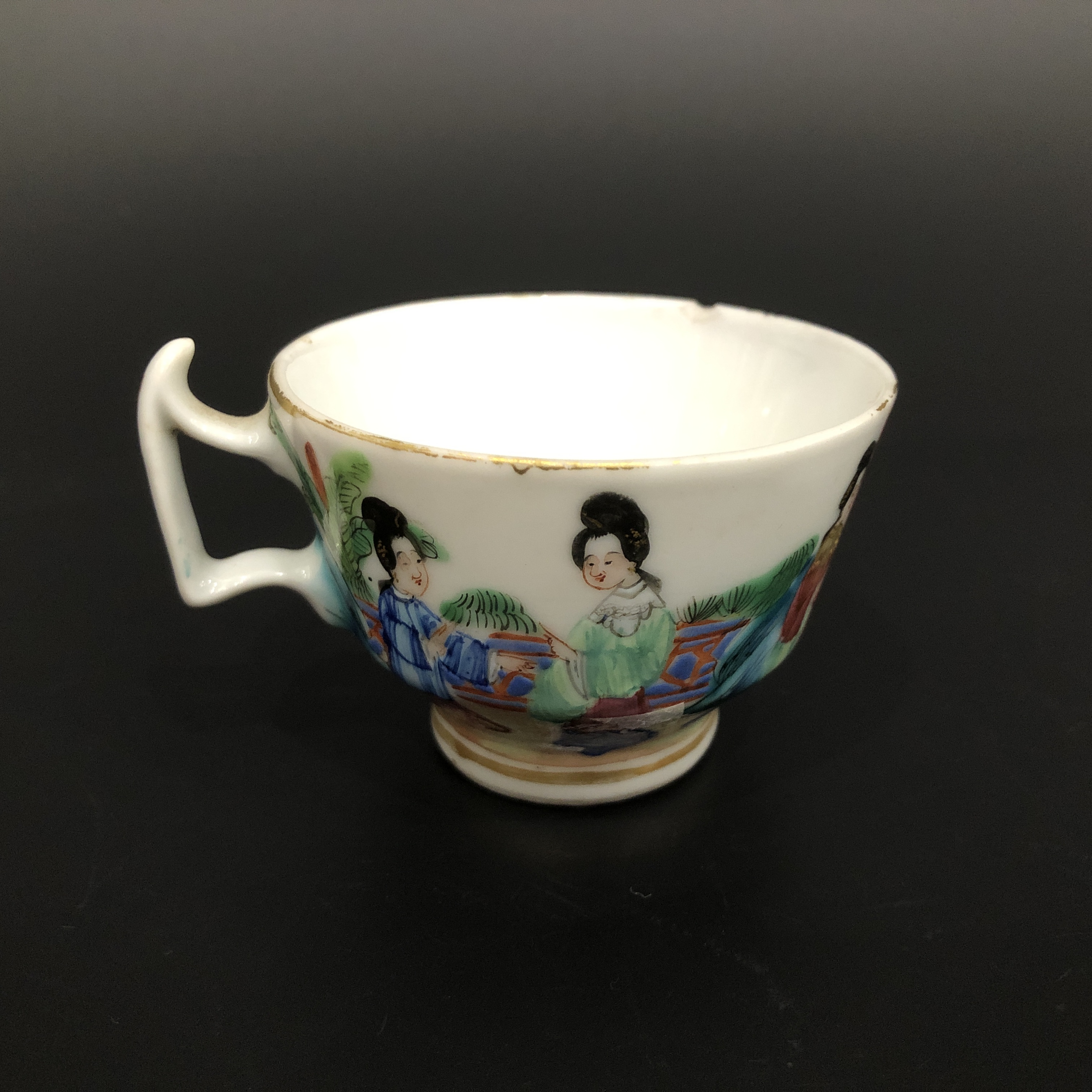 A02665清道光粉彩人物故事杯 口径6.4cm