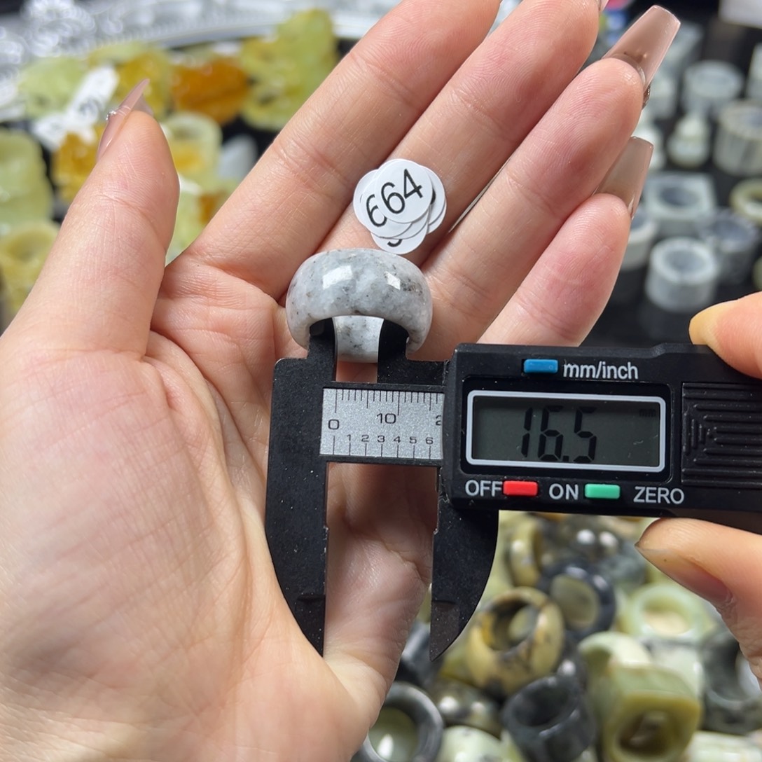 蛇纹石玉未镶嵌戒指