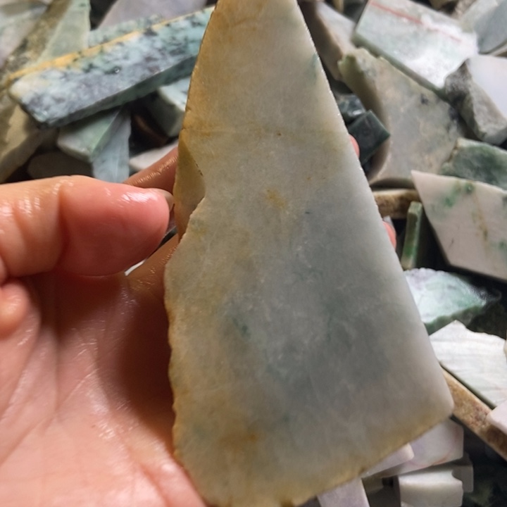 翡翠颈饰未镶嵌天然翡翠