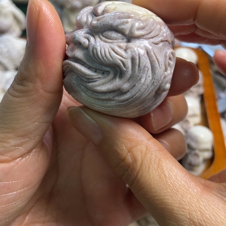 配饰鹿角雕刻一个出