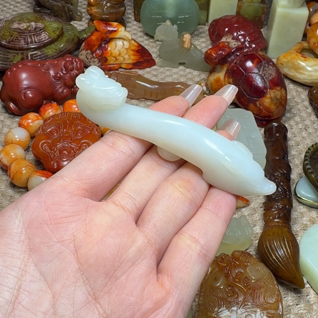 蛇纹石玉未镶嵌颈饰