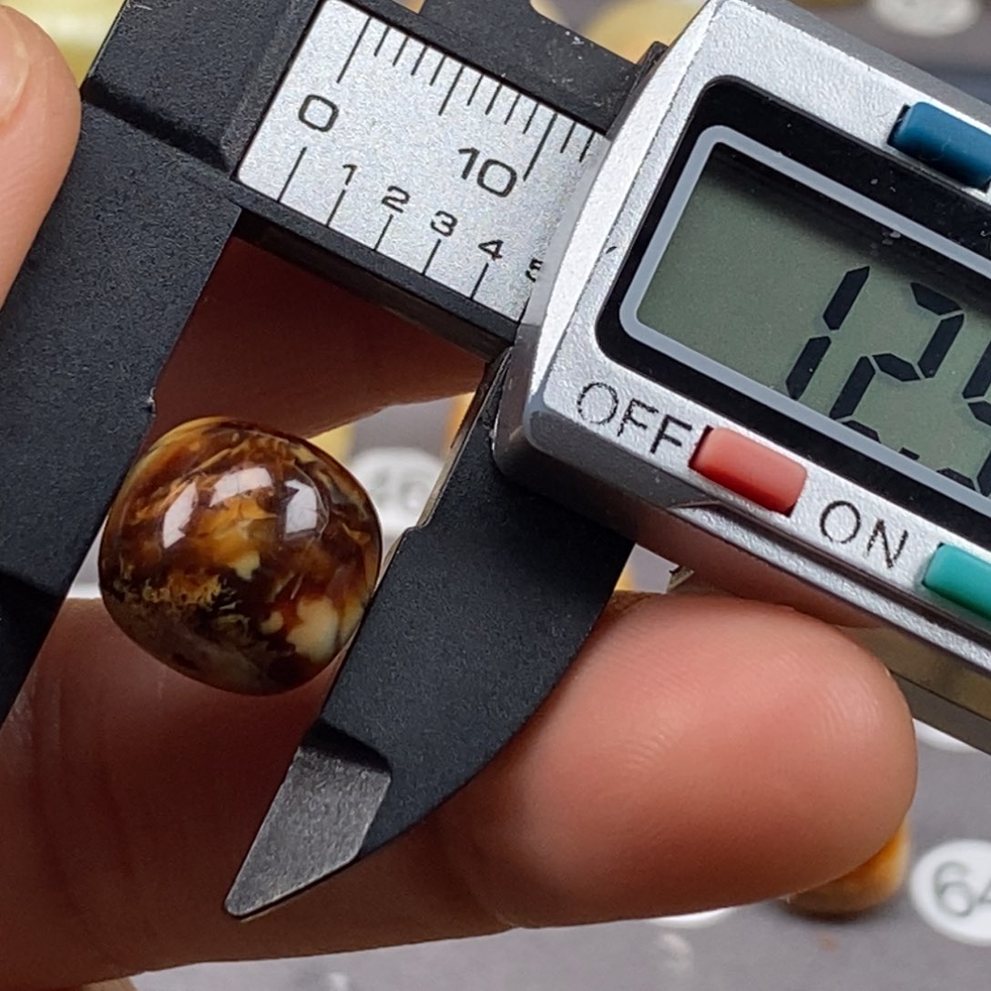 蜜蜡珠宝奇石未镶嵌