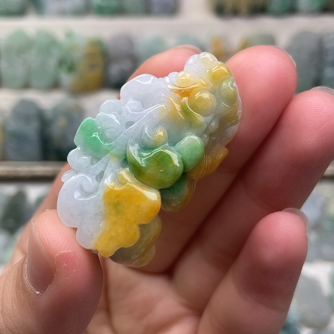 翡翠未镶嵌吊坠(赠链)