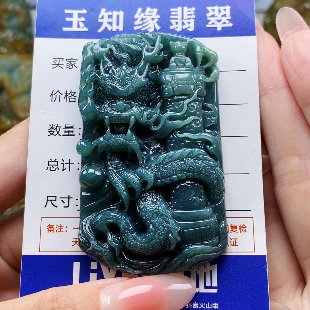 翡翠未镶嵌颈饰盘龙柱