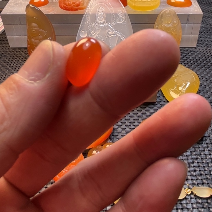 真***本石英质玉未镶嵌旦面