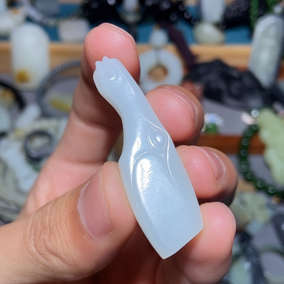 力***哥和田玉未镶嵌颈饰