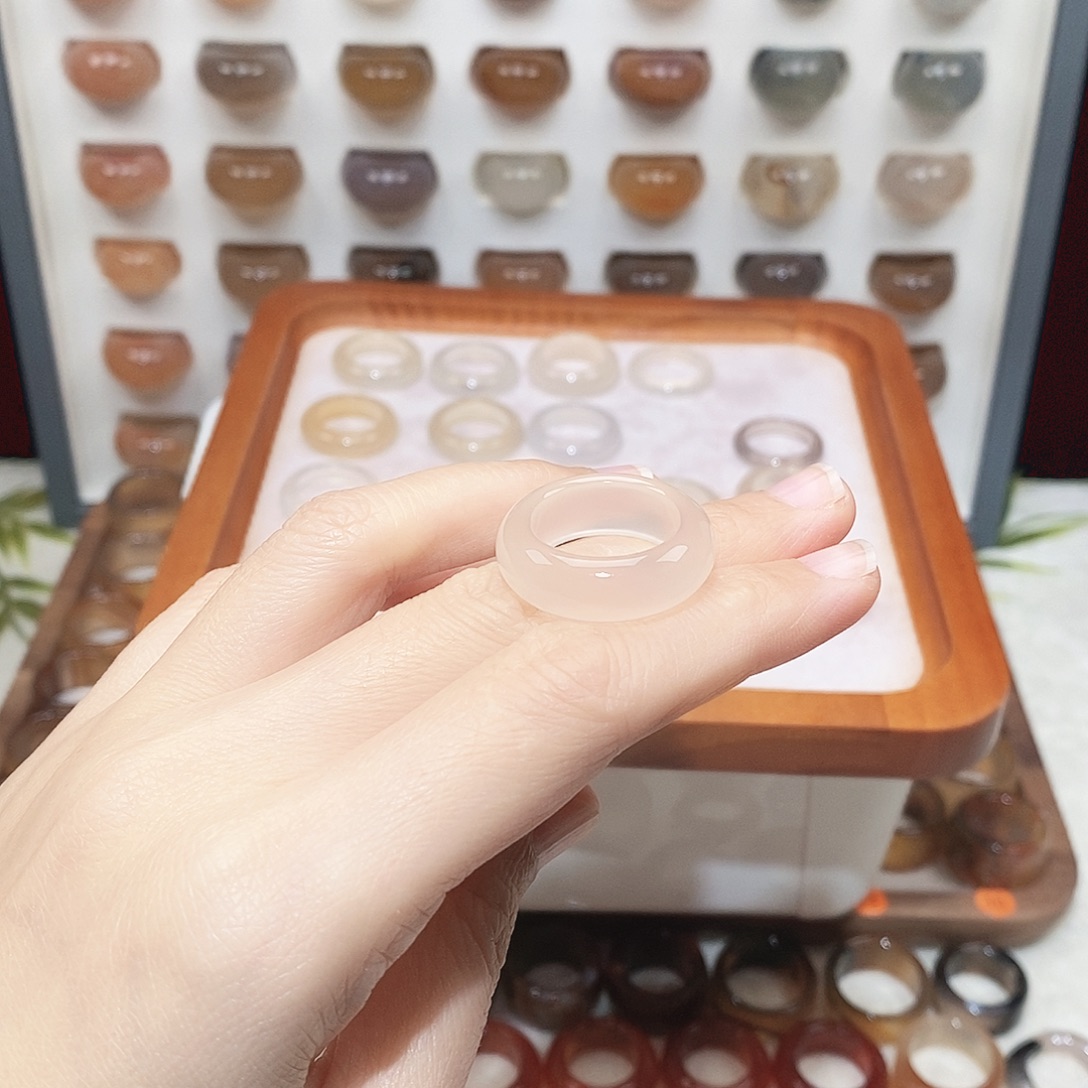 社***裴玛瑙/玉髓未镶嵌戒指