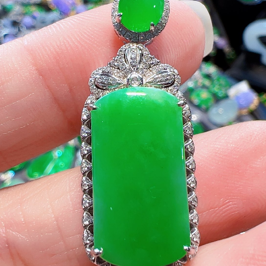 翡翠颈饰18K金镶嵌签收后24小时鉴赏期