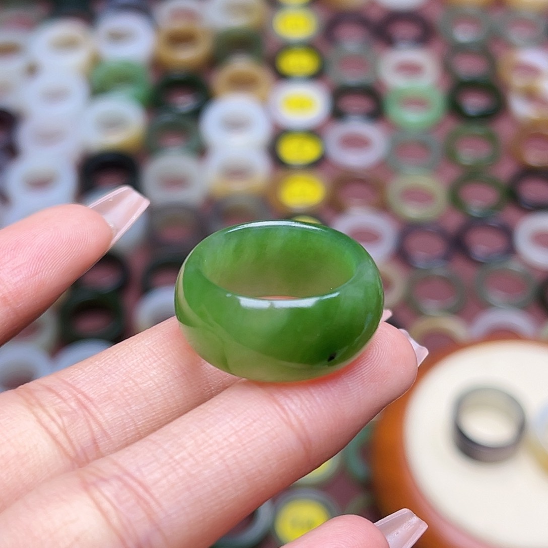 和田玉戒指未镶嵌18.3内径阳绿