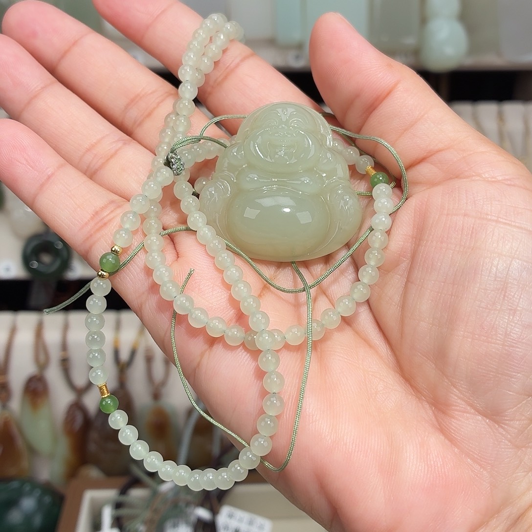 老***张和田玉未镶嵌颈饰