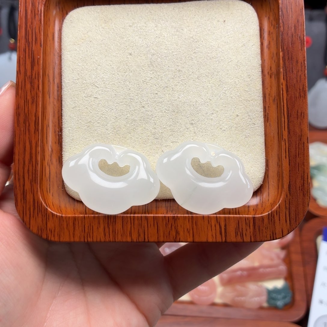 石英质玉未镶嵌颈饰