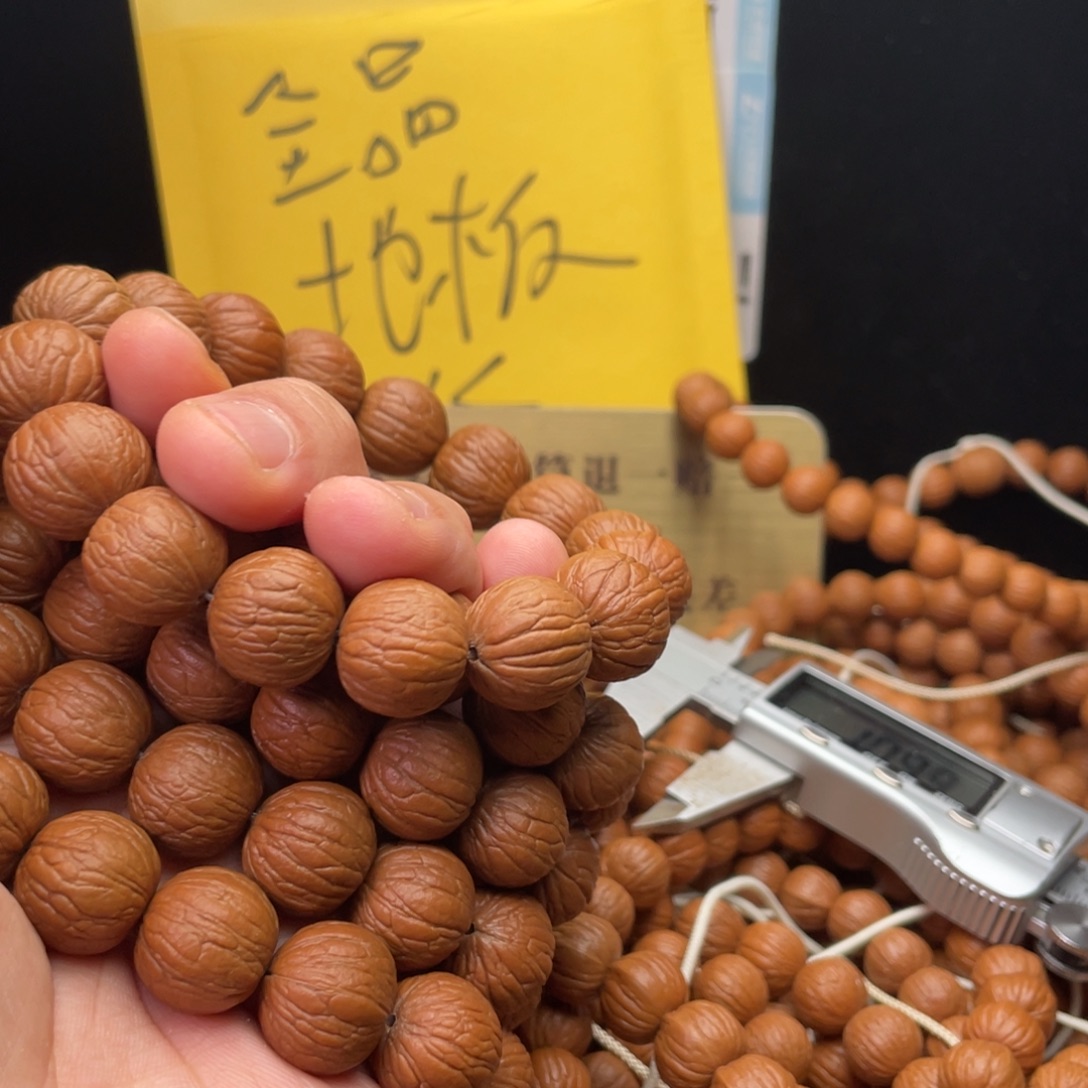 猴头核桃吊坠聚宝盆