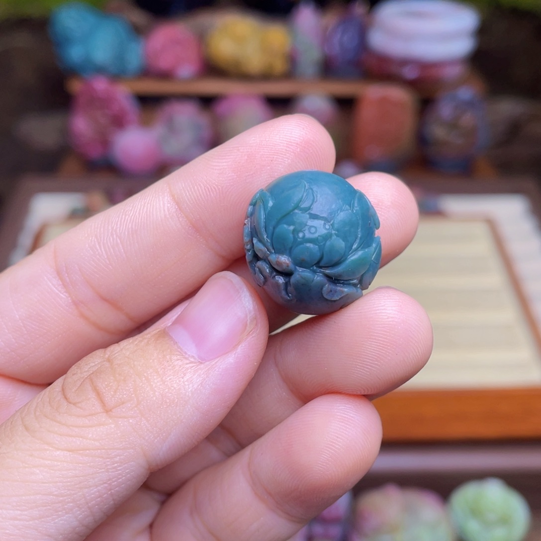 玛瑙/玉髓未镶嵌珠宝半成品昨****树盐源玛瑙蓝色荷花蛋