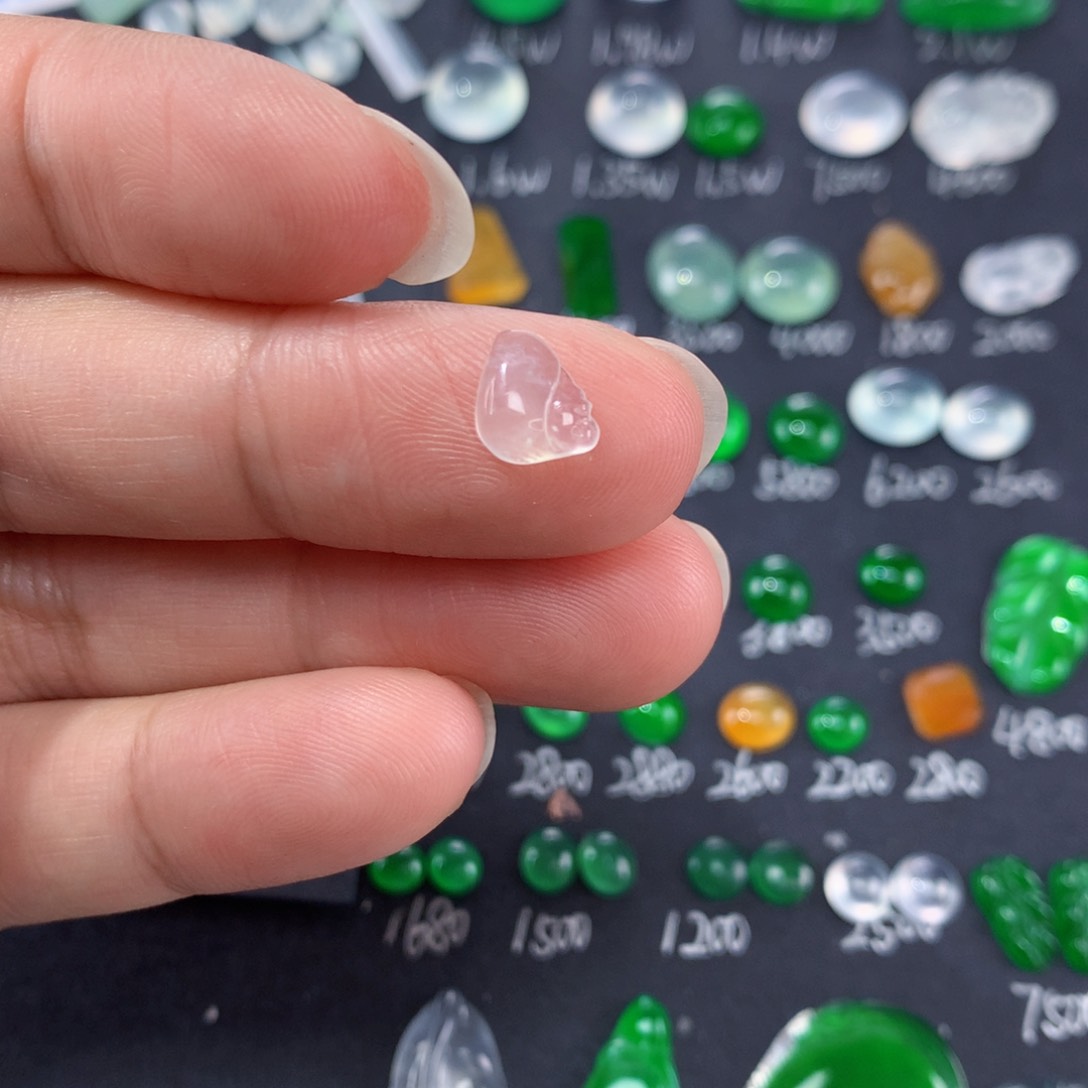 翡翠颈饰未镶嵌天然翡翠高冰小松鼠