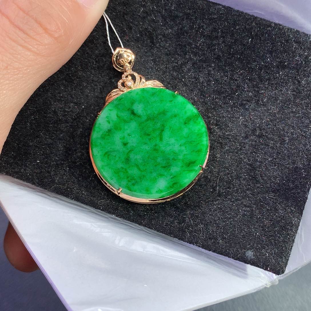 翡翠吊坠(赠链)18K金镶嵌