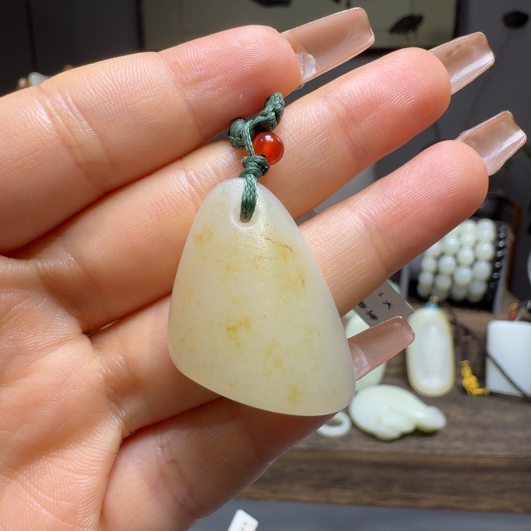 和田玉挂件未镶嵌不**初