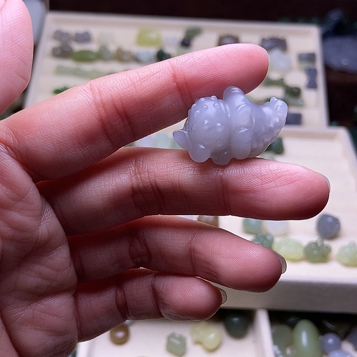 胖***子和田玉未镶嵌手链