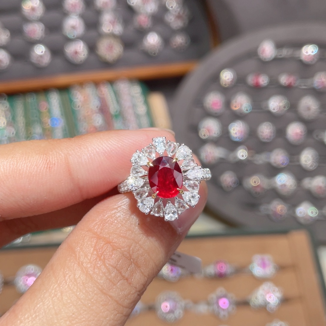 红宝石戒指18K金镶嵌2ct