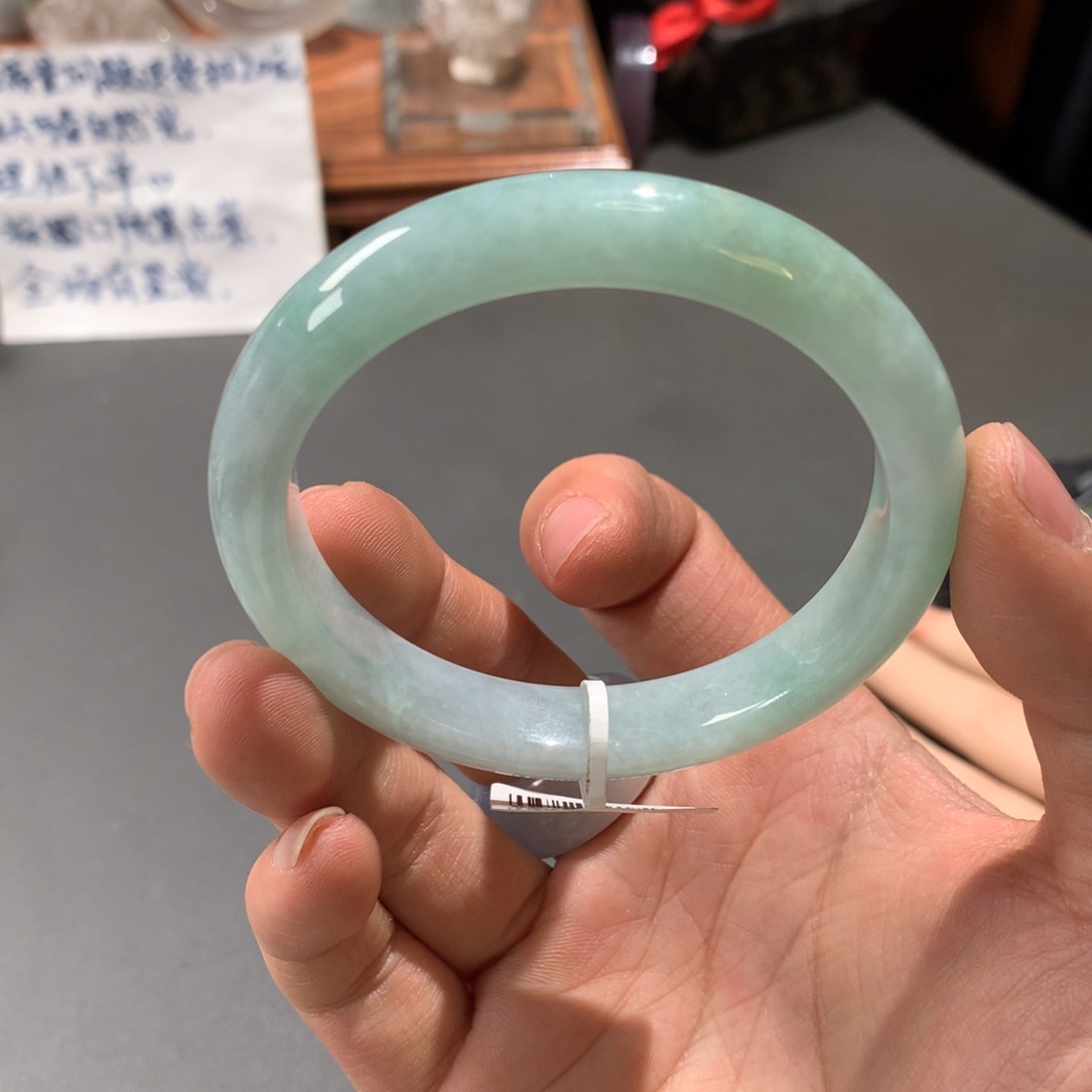 翡翠手镯未镶嵌56圈口