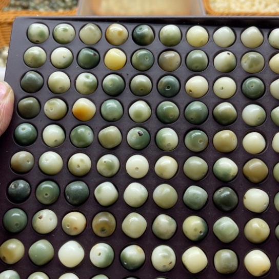 吊坠白玉菩提瑕疵12-11飘花桶珠200颗