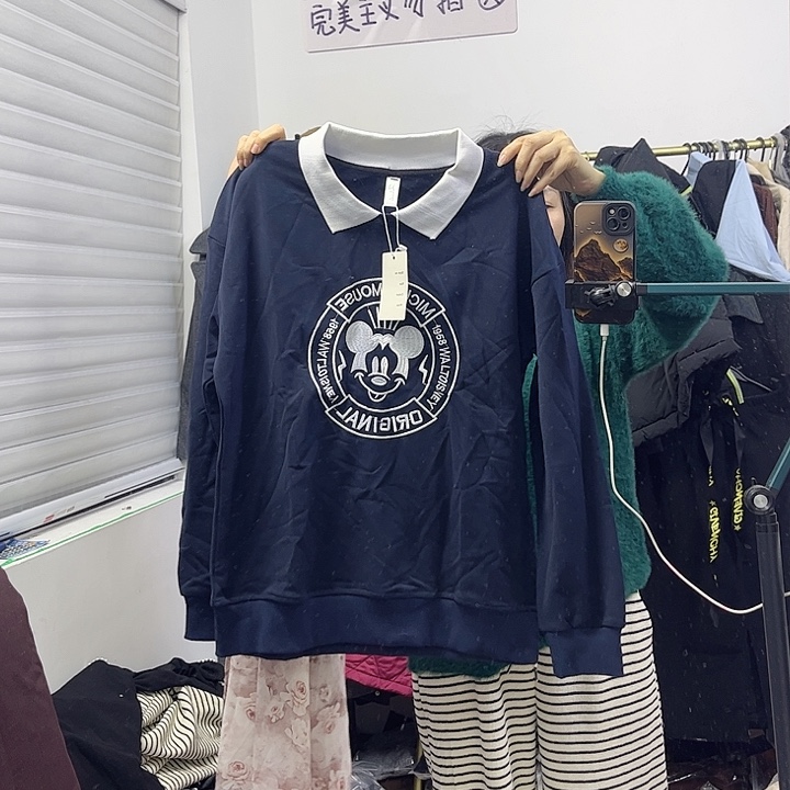 藏青色米qi图案上衣