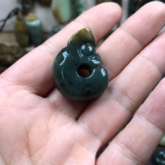 岫岩河磨玉（透闪石质玉）挂件未镶嵌