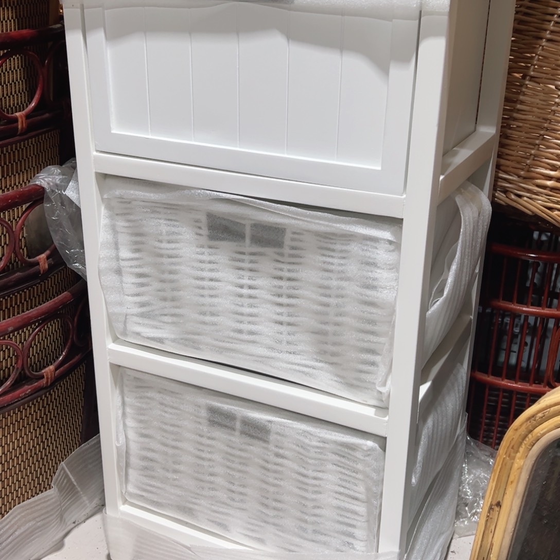 柳白色榆木柜子处理