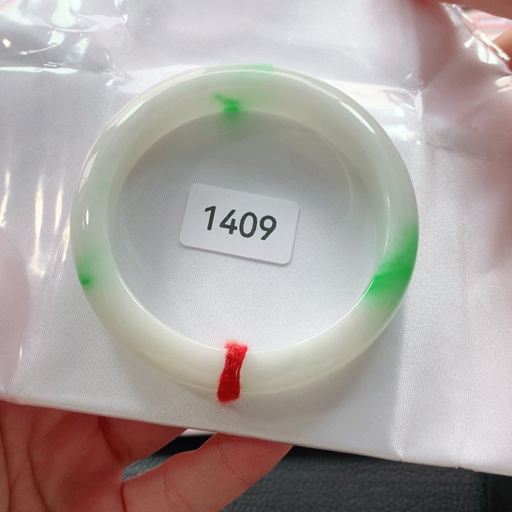 翡翠手镯未镶嵌天然翡翠手镯01