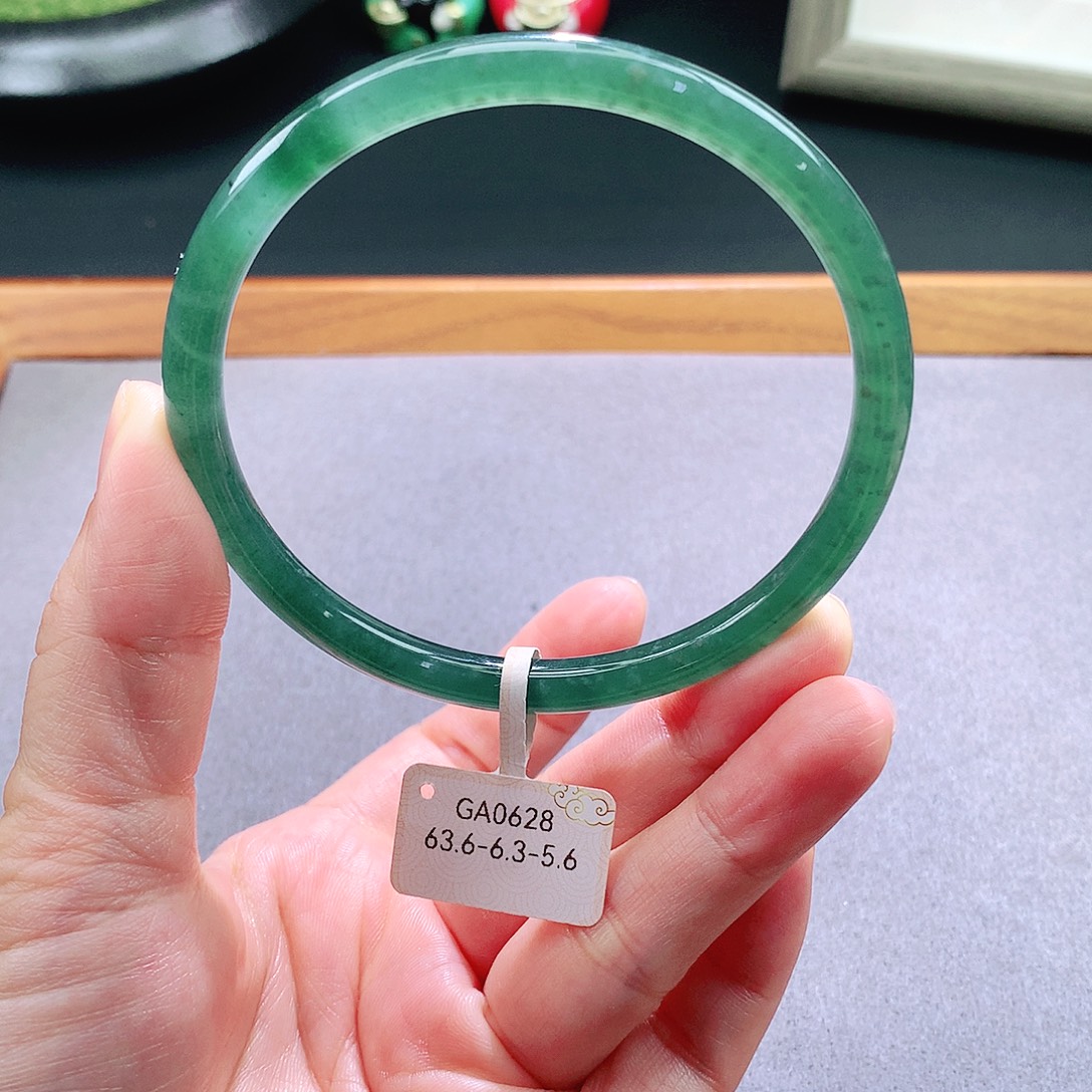 翡翠手镯未镶嵌天然翡翠手镯