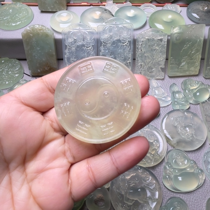 岫玉未镶嵌吊坠(赠链)