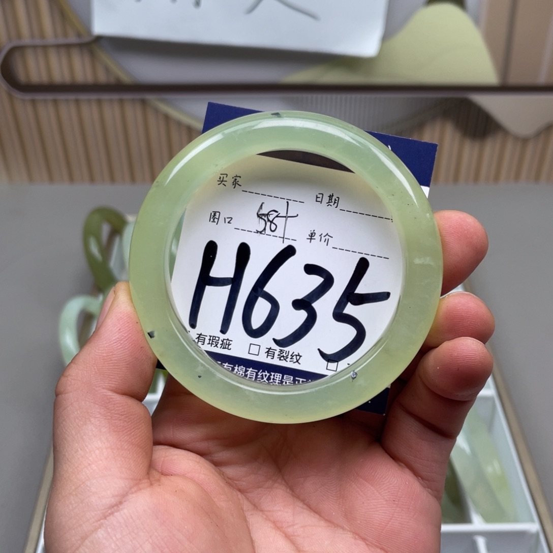 岫玉手镯手镯未镶嵌