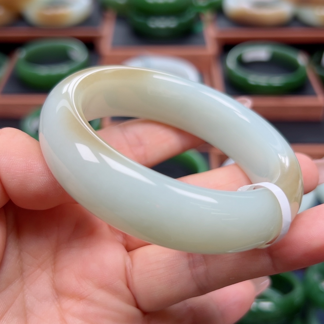 未镶嵌手镯和田玉5657圈口