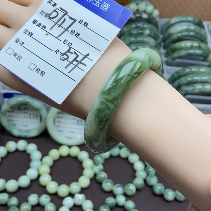 蛇纹石玉未镶嵌手镯