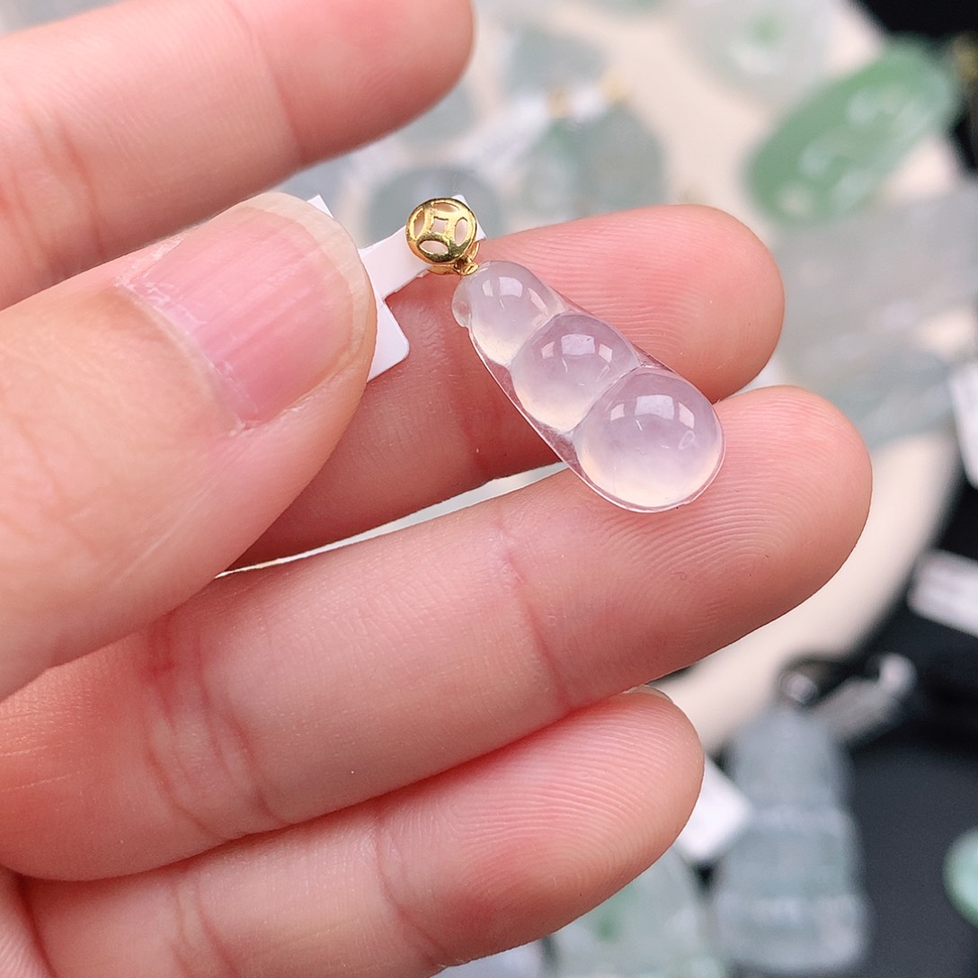 翡翠颈饰18K金镶嵌高冰豆子