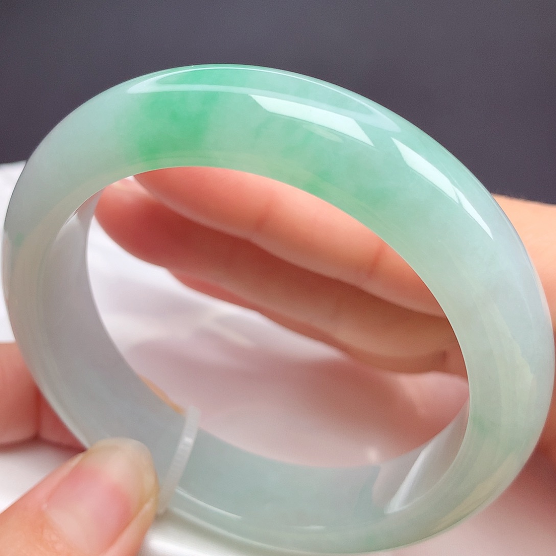 翡翠未镶嵌手镯l n n n n n n n