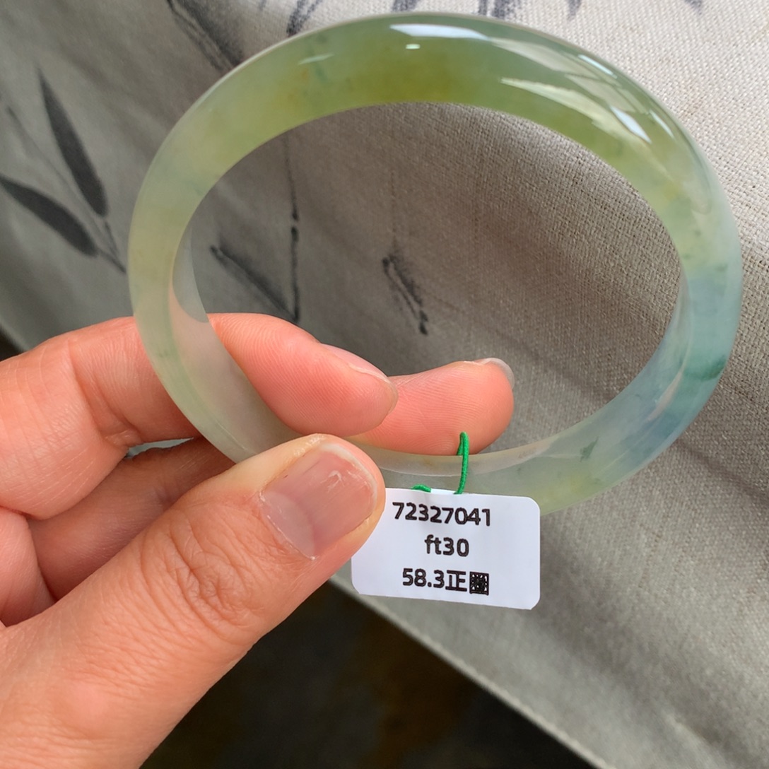 翡翠未镶嵌手镯冰黄翡飘花性价比
