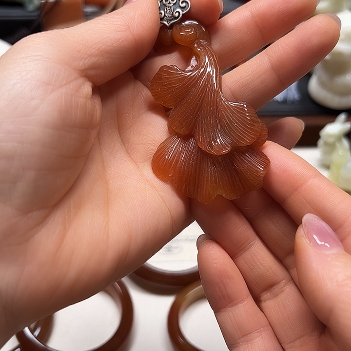 蛇纹石玉吊坠未镶嵌