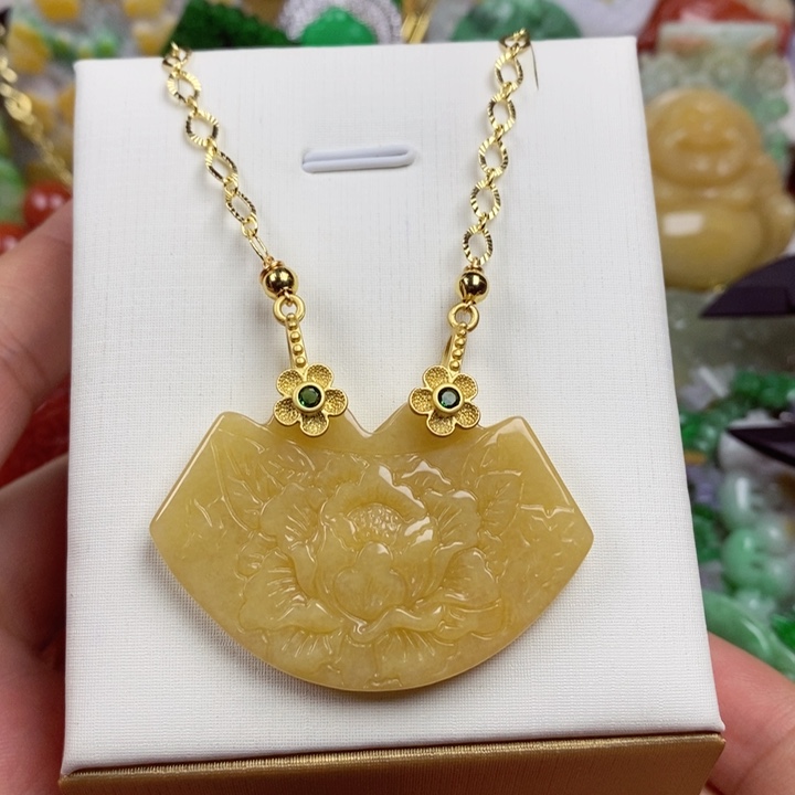 翡翠未镶嵌吊坠(赠链)