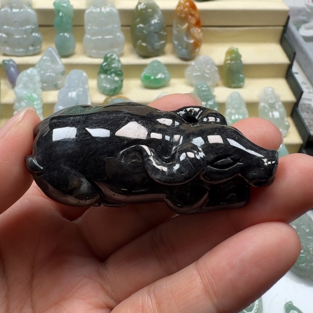 墨***隐翡翠未镶嵌颈饰翡翠