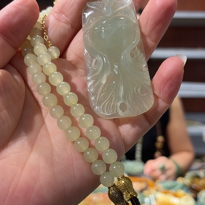 岫玉未镶嵌吊坠(赠链)