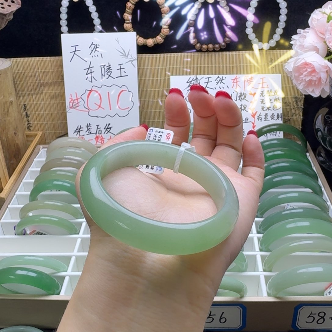未镶嵌石英质玉手镯