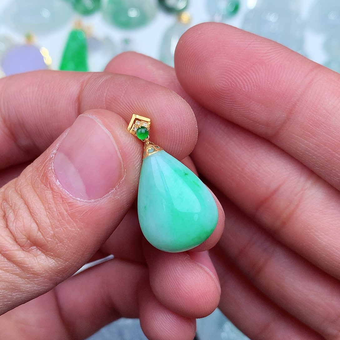 翡翠吊坠(不含链)18K金镶嵌