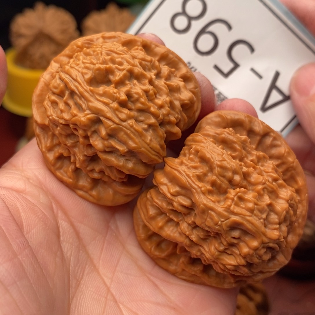 文玩核桃把件三角白44